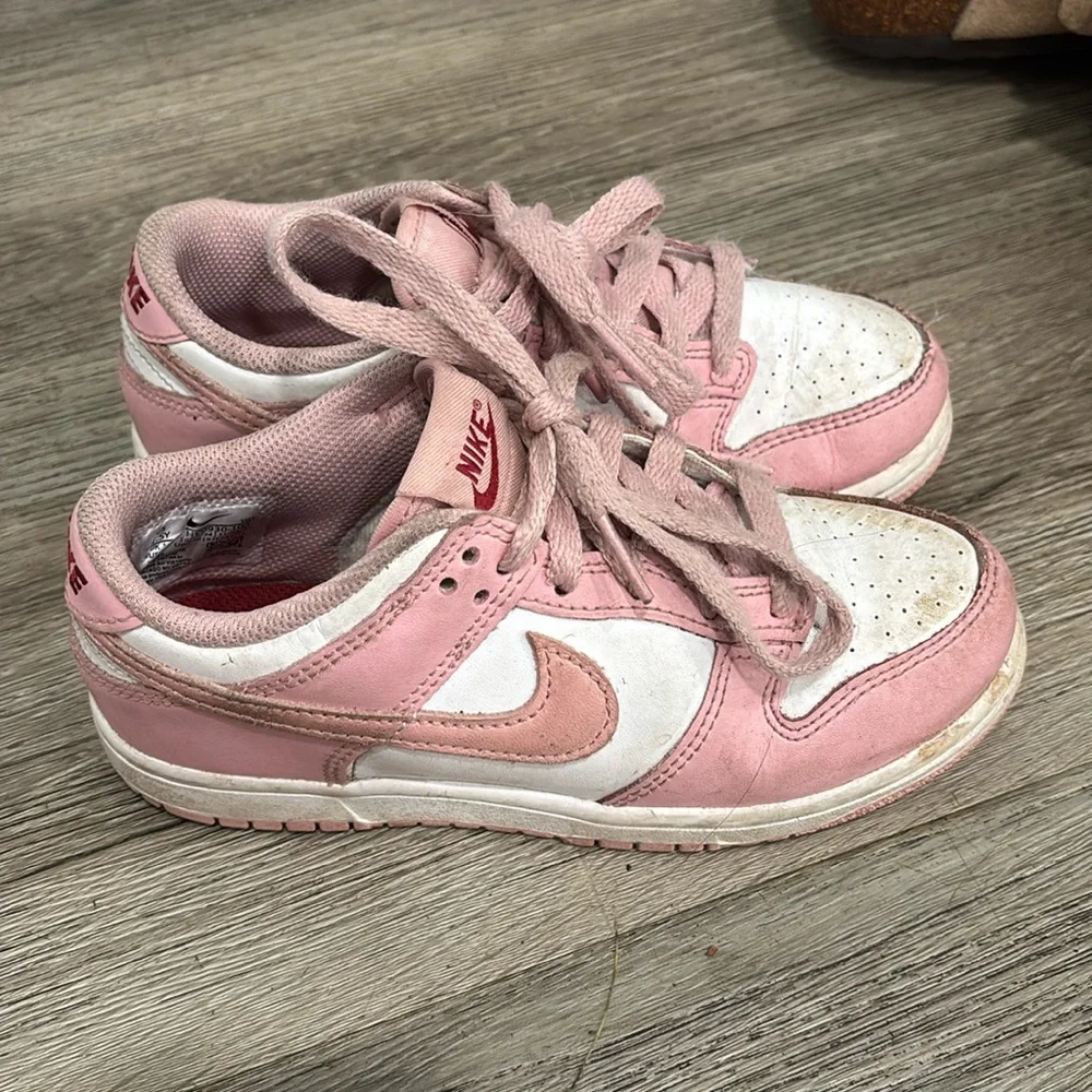 Girl Nike low top sneakers. Size 1.5